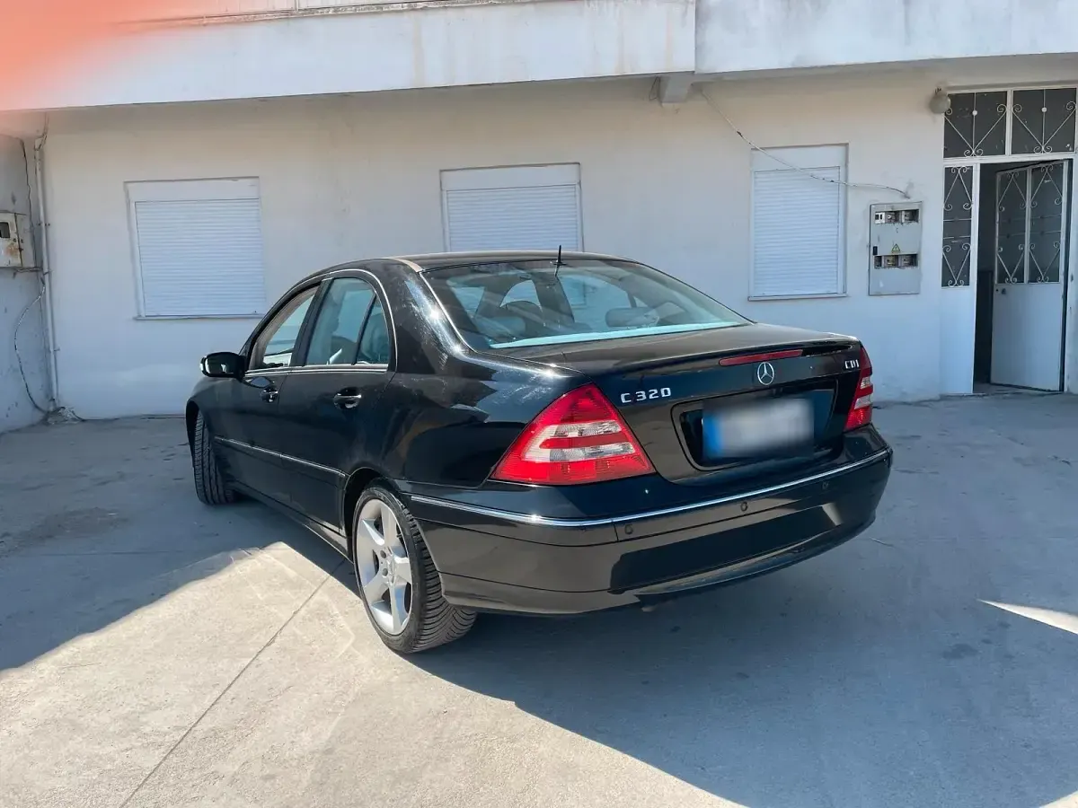 Gebraucht Mercedes C320 Avantgarde 224 PS (164 kW) 2007 Schwarz Limousine