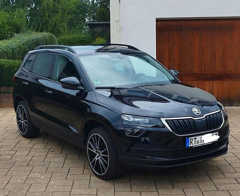Schwarz Gebraucht 2020 Skoda Karoq Style SUV | 22.500 € (Superpreis) - Bild 1/4