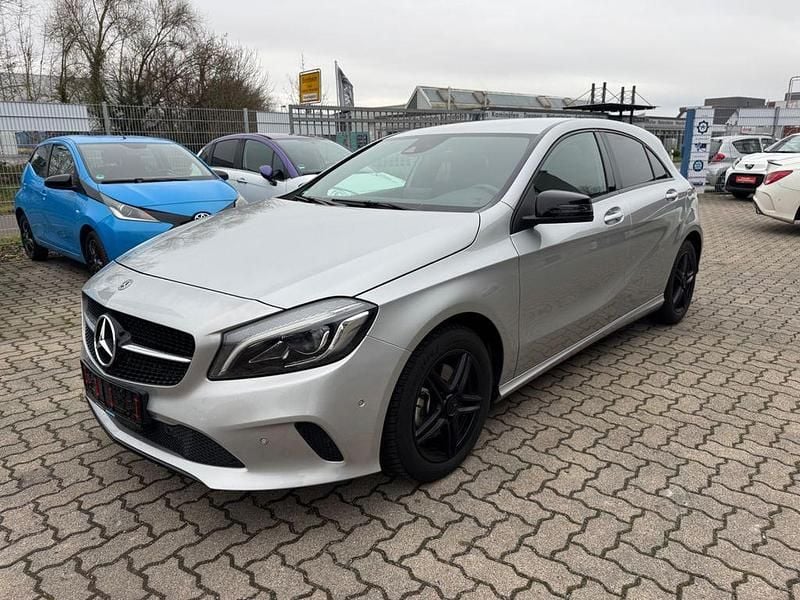 Silber Gebraucht 2018 Mercedes A220 Business Limousine | 15.999 € (Superpreis) - Bild 1/4