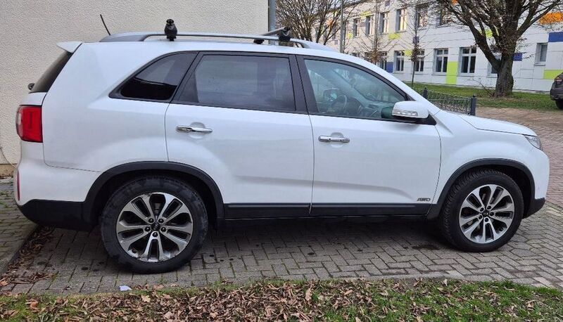 Weiß Gebraucht 2015 Kia Sorento Platinum Edition SUV | 15.800 € (Fairer Preis) - Bild 1/4