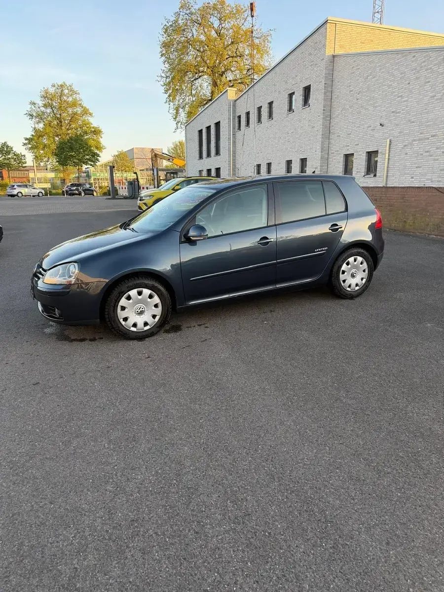 Gebraucht VW Golf VI 140 PS (102 kW) 2008 Blau Kleinwagen