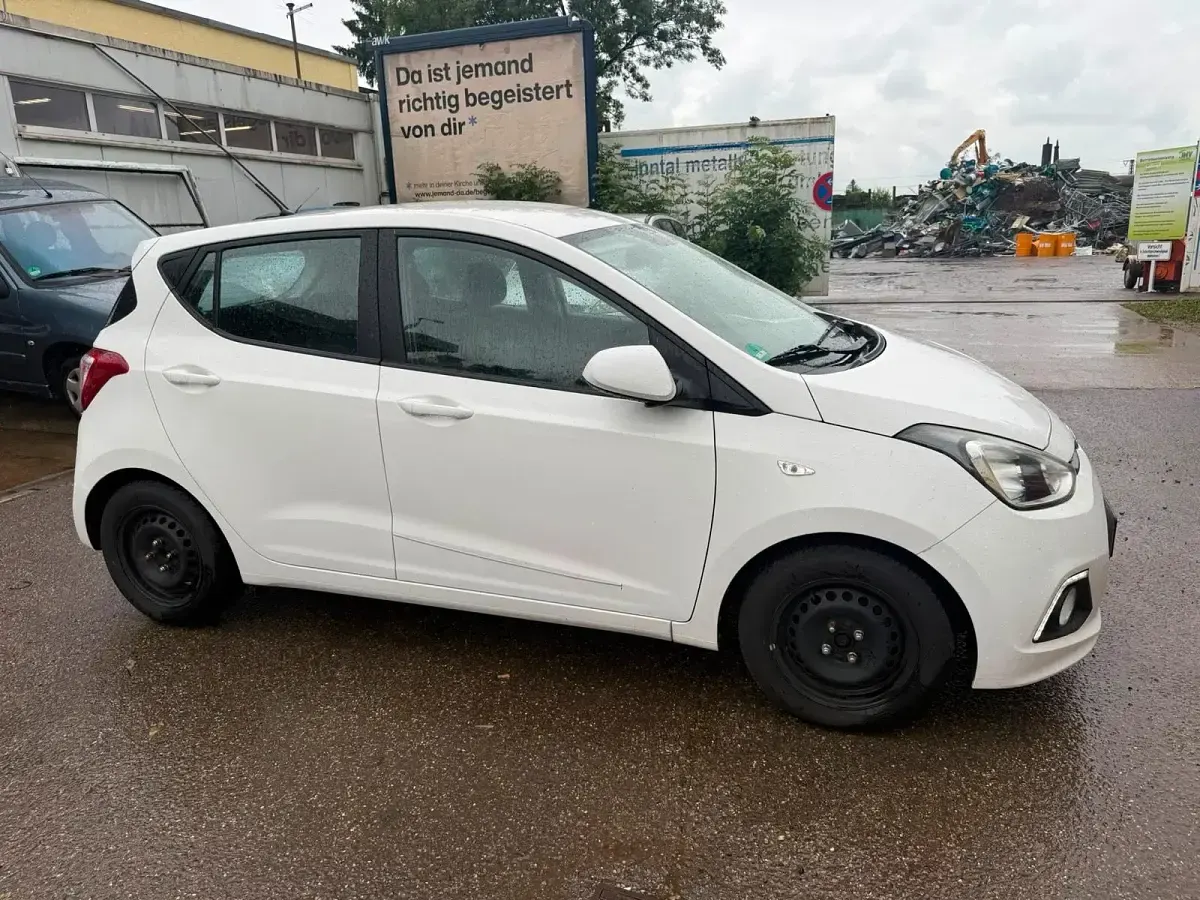 Gebraucht Hyundai i10 80 PS (58 kW) 2014 Weiß Kleinwagen