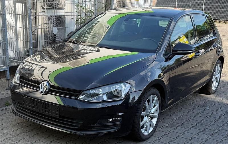 Schwarz Gebraucht 2015 VW Golf VII Cup Limousine | 10.950 € (Fairer Preis) - Bild 1/4