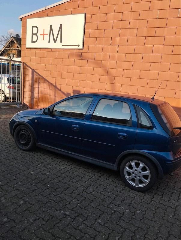 Używany Opel Corsa 101 KM (74 kW) 2004 Niebieski Hatchback