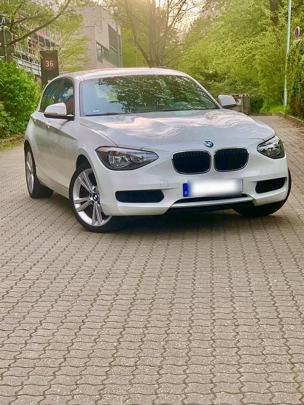 Gebraucht BMW 114 Advantage 2012 Weiß Kleinwagen