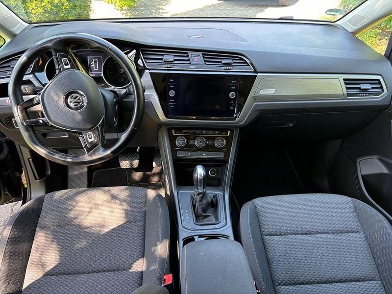 Gebraucht VW Touran 116 PS (85 kW) 2018 Schwarz Van / Kleinbus