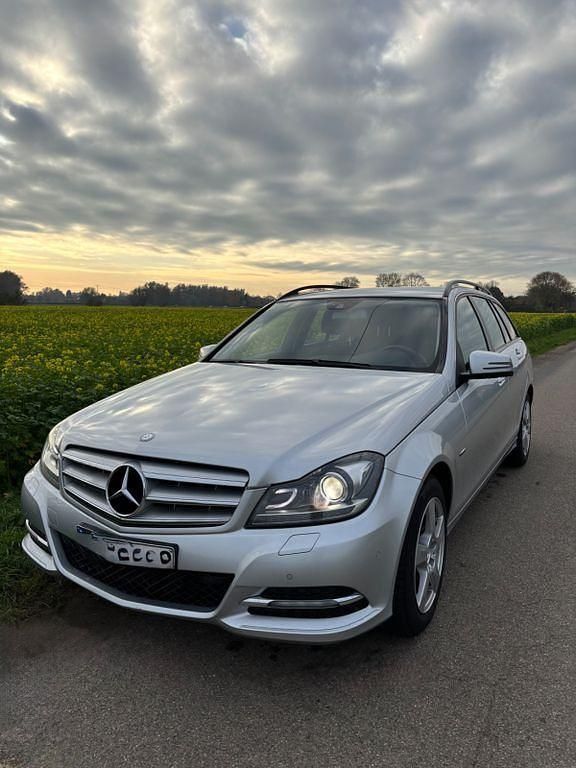 Silber Gebraucht 2011 Mercedes C220 Limousine | 7.600 € (Guter Preis) - Bild 1/4