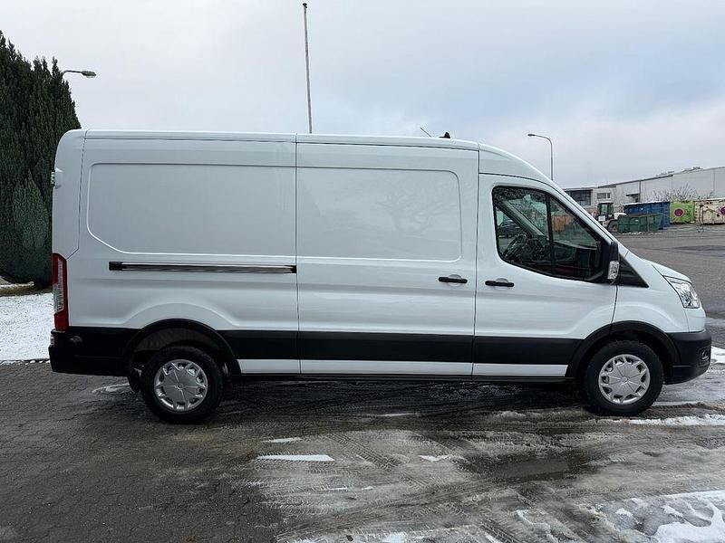 Gebraucht Ford Transit Trend 131 PS (96 kW) 2021 Weiß Van / Kleinbus