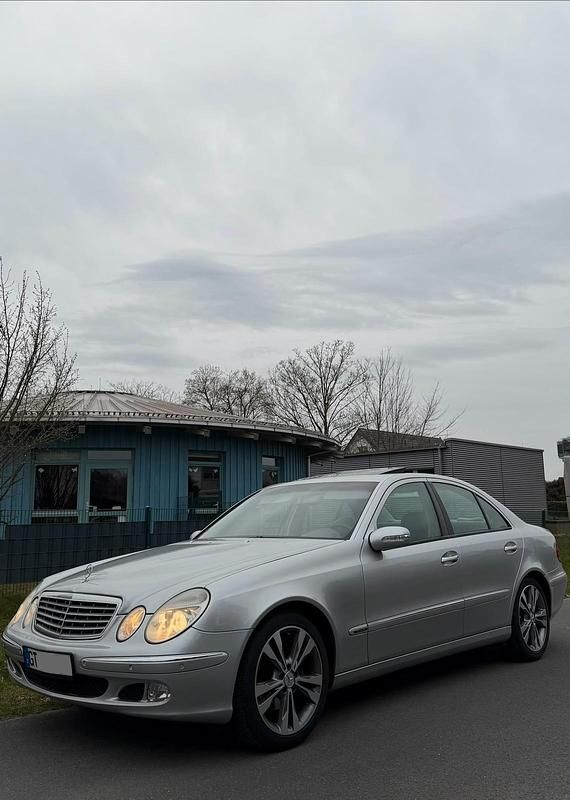 Gebraucht Mercedes E220 150 PS (110 kW) 2003 Grau Limousine