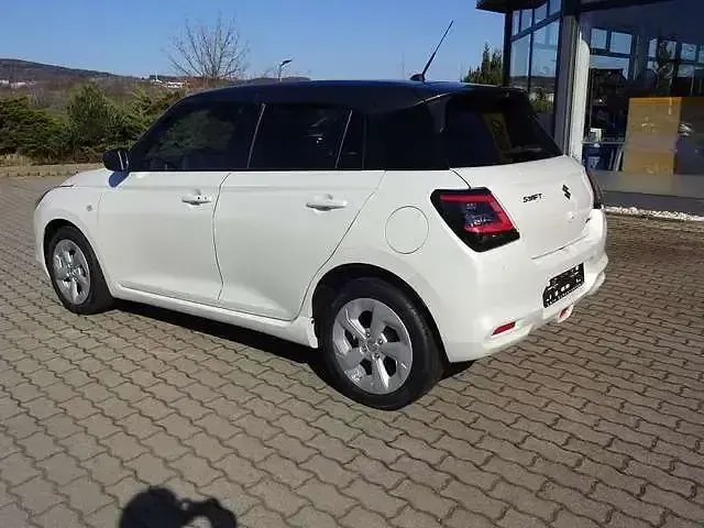 Gebraucht Suzuki Swift Club 83 PS (61 kW) 2025 Pure white real Kleinwagen