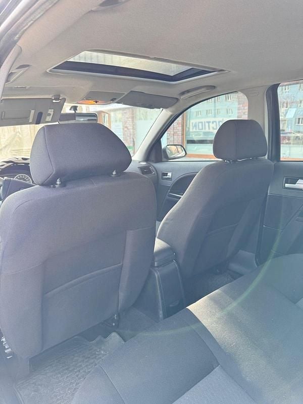 Gebraucht Ford Mondeo 125 PS (91 kW) 2001 Silber Limousine