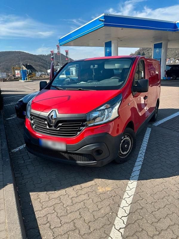 Gebraucht Renault Trafic 115 PS (84 kW) 2014 Rot Van / Kleinbus