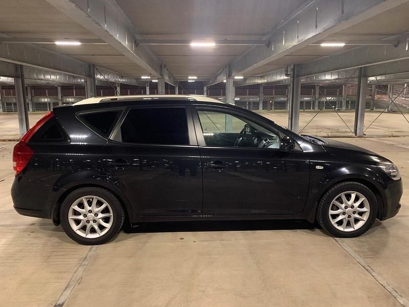 Gebraucht Kia Ceed 90 PS (66 kW) 2010 Schwarz Kleinwagen