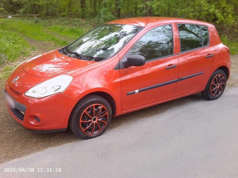 Second-hand Renault Clio IV Expression 75 CP (55 kW) 2012 Roșu Hatchback