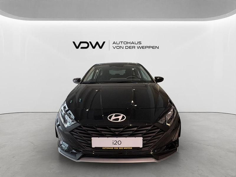 Gebraucht Hyundai i20 Select 79 PS (58 kW) 2024 Schwarz Kleinwagen