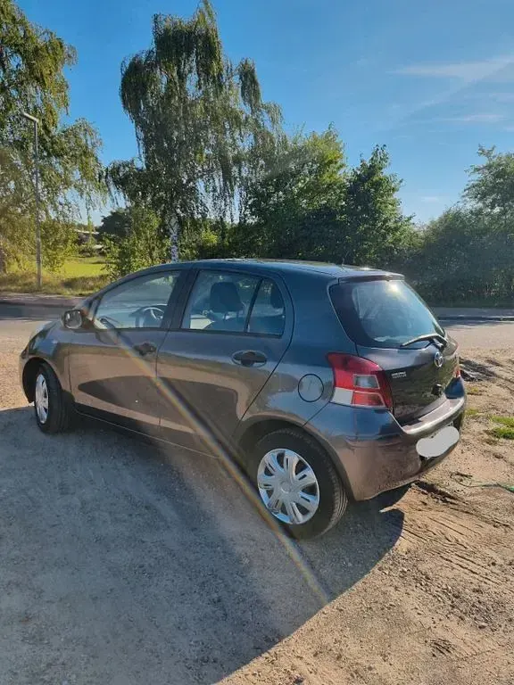 Gebraucht Toyota Yaris 69 PS (50 kW) 2010 Grau Kleinwagen