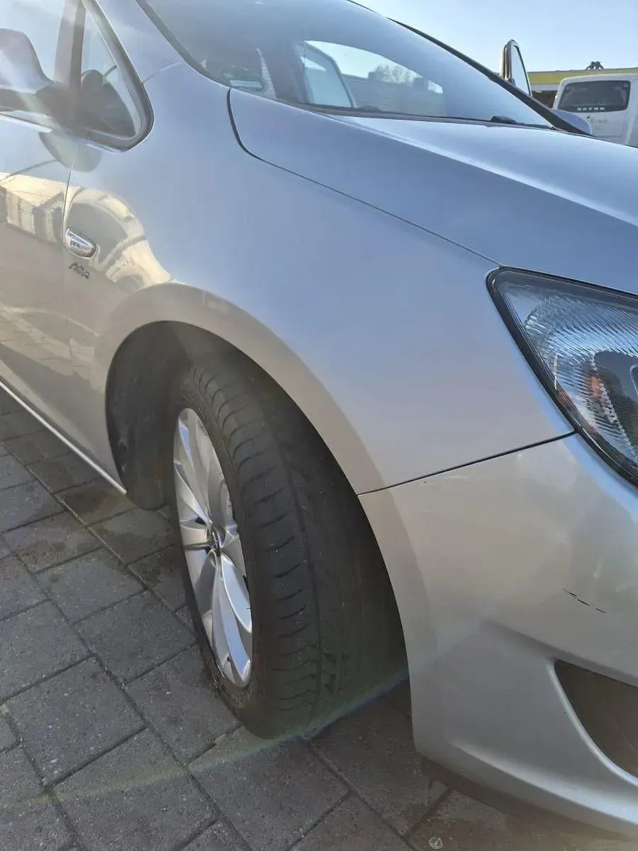 Gebraucht Opel Astra Edition 101 PS (74 kW) 2013 Silber Limousine