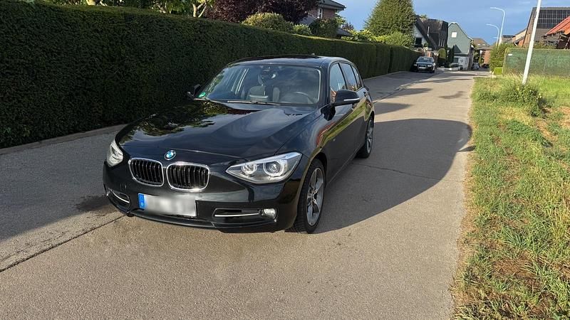 Schwarz Gebraucht 2011 BMW 118 Sport Line Kleinwagen | 7.900 € (Fairer Preis) - Bild 1/4