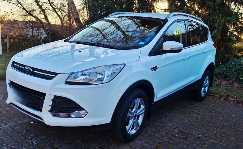 Gebraucht Ford Kuga Individual 140 PS (102 kW) 2014 Weiß SUV