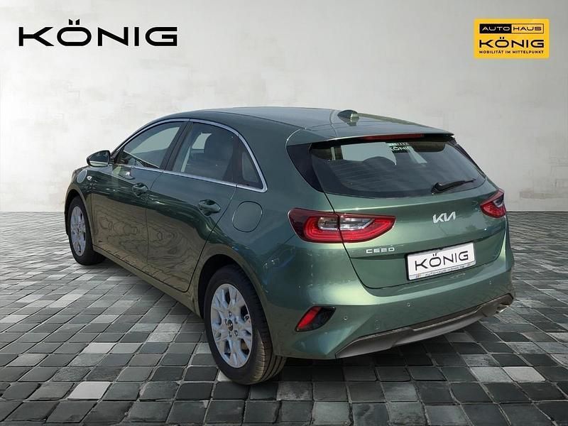 Neu Kia Ceed Vision 140 PS (102 kW) 2025 Grün Kleinwagen
