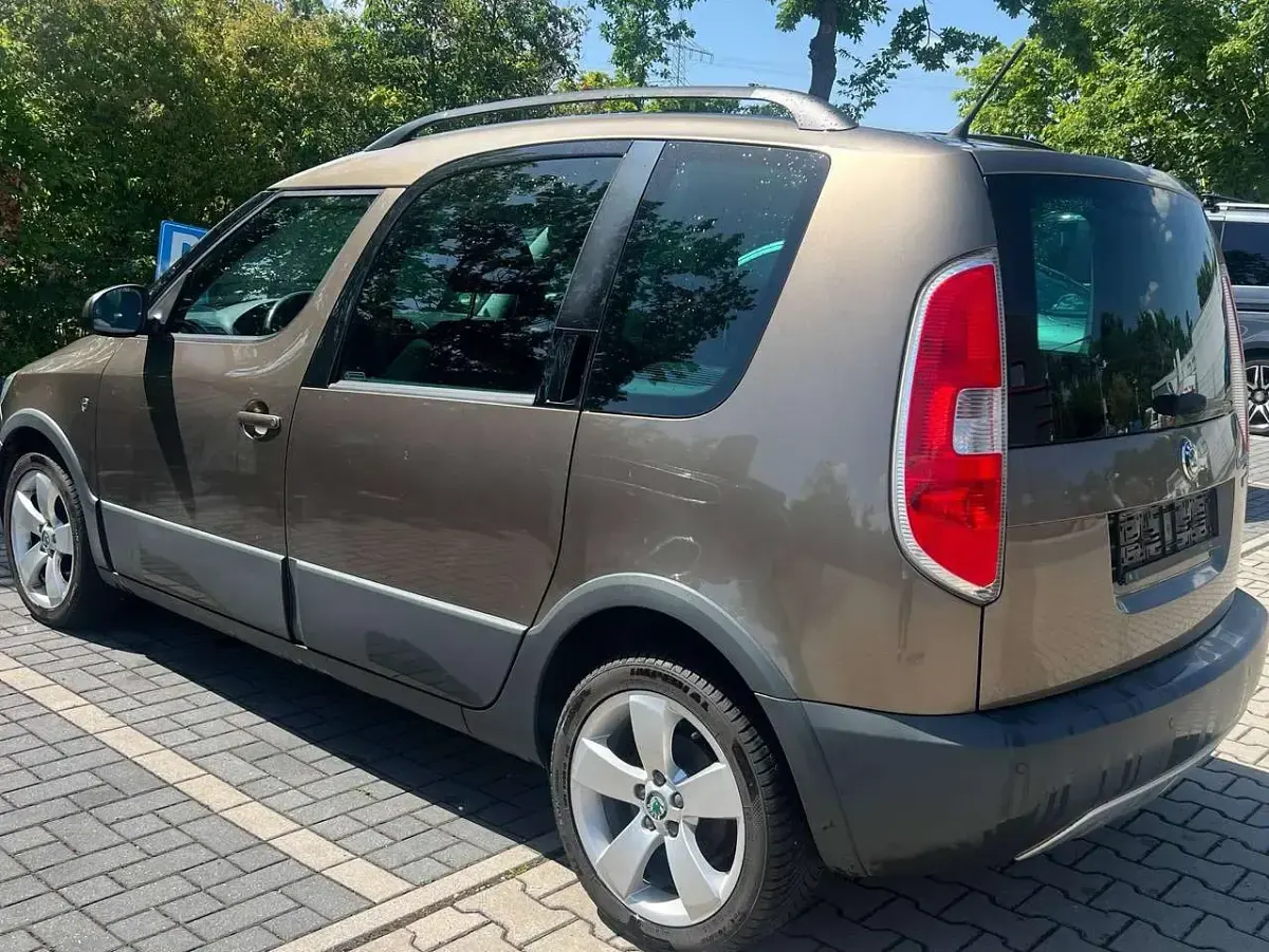 Gebraucht Skoda Roomster 86 PS (63 kW) 2012 Bronze Van / Kleinbus