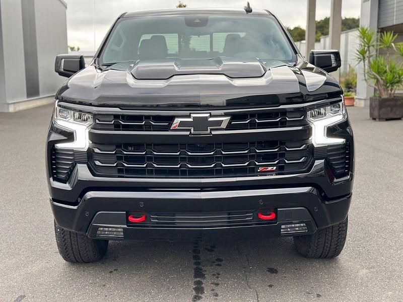 Neu Chevrolet Silverado 426 PS (313 kW) 2025 Schwarz SUV