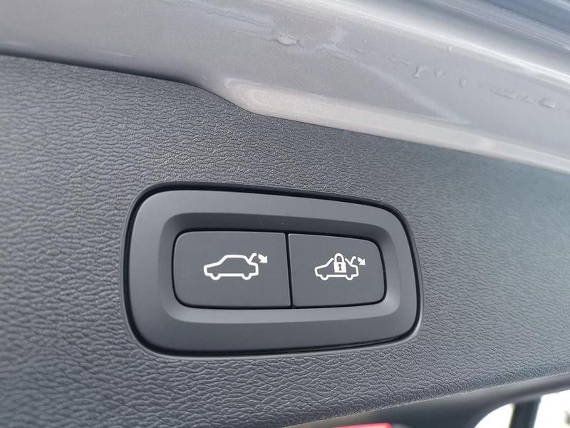 Gebraucht Volvo V60 Plus 197 PS (144 kW) 2025 Silver dawn Kombi