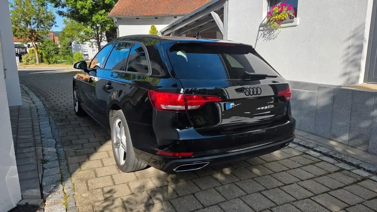 Gebraucht Audi A4 Sport 190 PS (139 kW) 2019 Schwarz Limousine