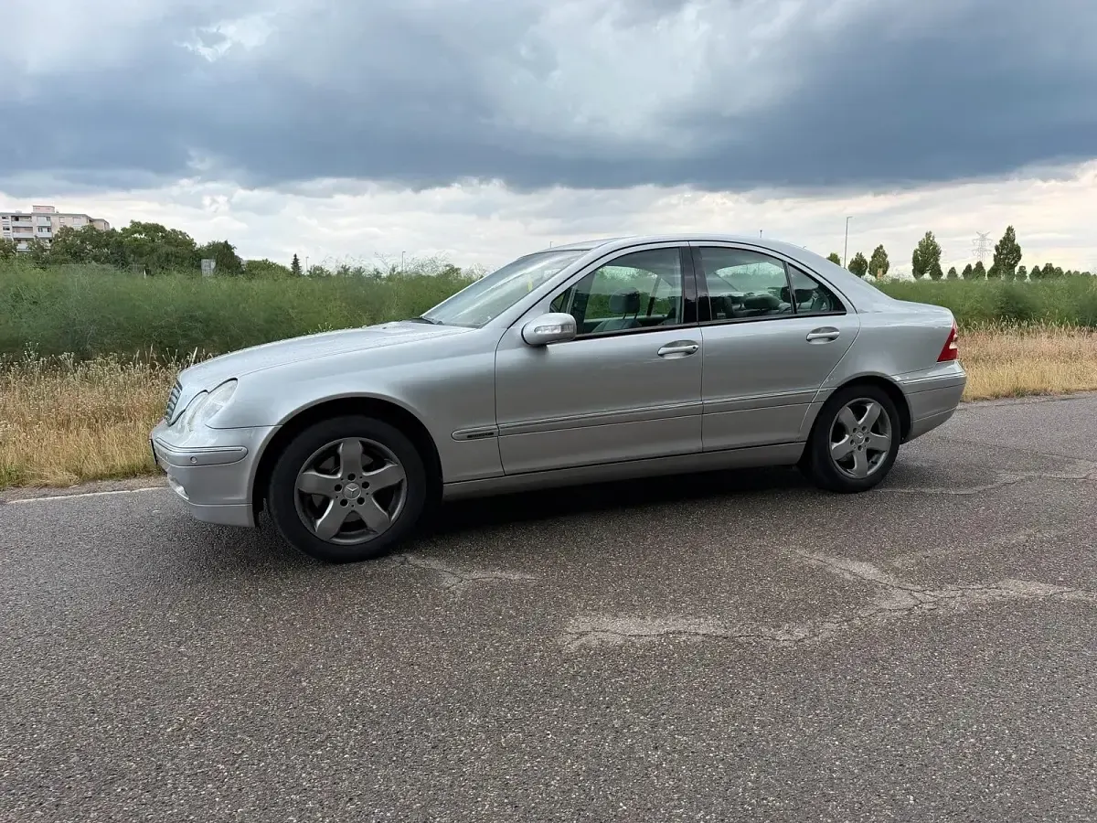 Gebraucht Mercedes C320 218 PS (160 kW) 2000 Silber Limousine