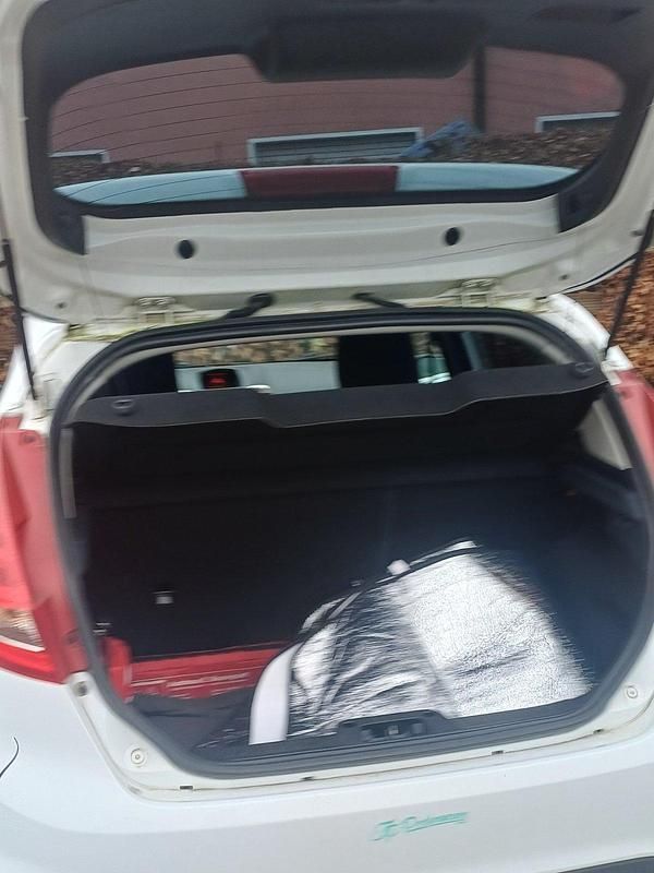 Gebraucht Ford Fiesta Titanium 82 PS (60 kW) 2012 Weiß Kleinwagen