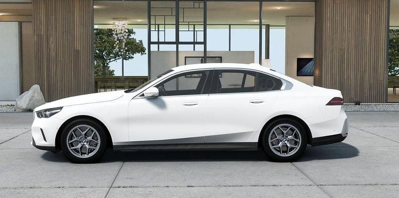 Neu BMW 540 303 PS (222 kW) 2025 Weiß Limousine