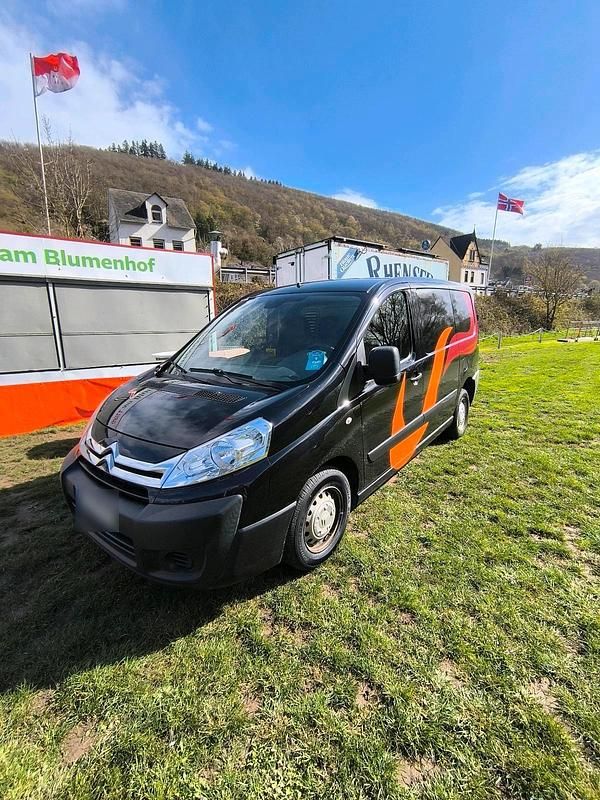 Second-hand Citroën Jumpy 90 CP (66 kW) 2013 Negru Monovolum