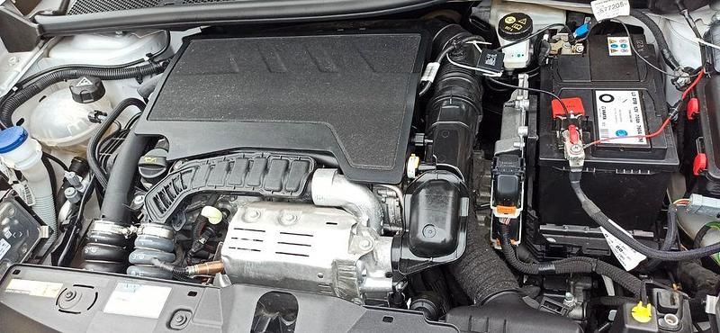 Gebraucht Peugeot 2008 GTi 131 PS (96 kW) 2023 Weiß SUV