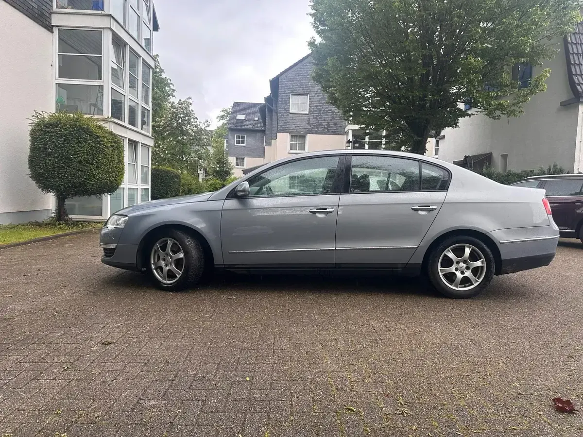 Gebraucht VW Passat Sportline 122 PS (89 kW) 2010 Grau Limousine