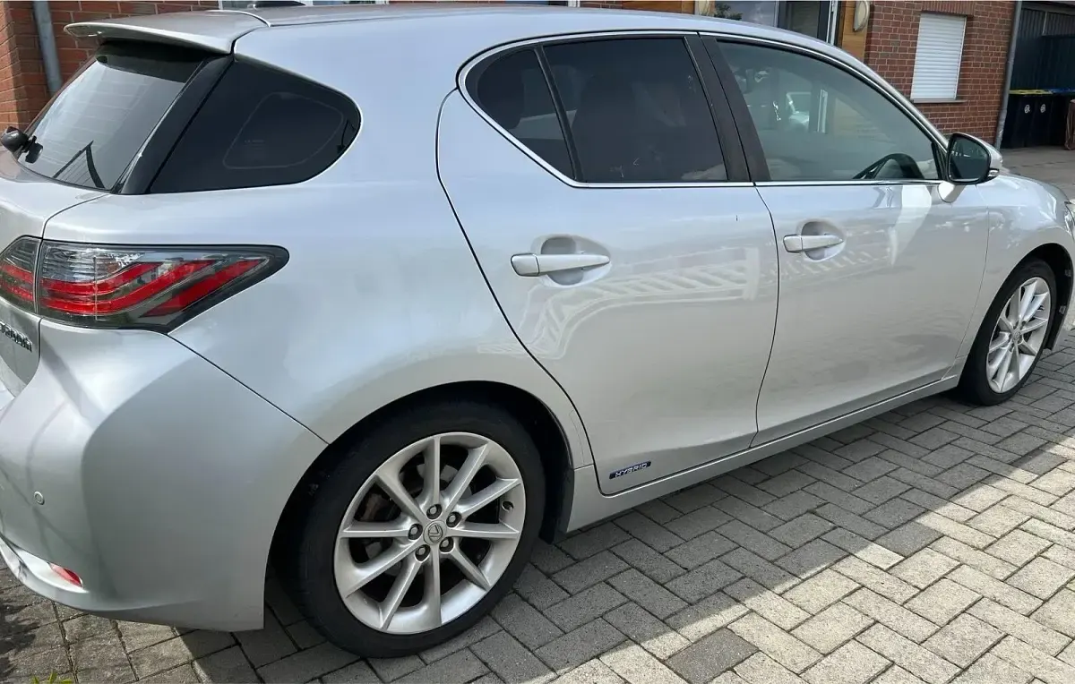 Second-hand Lexus CT200h 136 CP (100 kW) 2012 Argintiu Hatchback