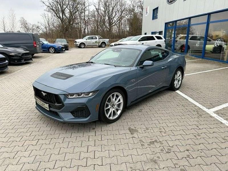 Schwarz Neu 2025 Ford Mustang GT Premium Coupé | 59.900 € - Bild 1/3