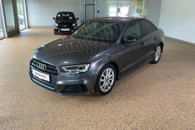 Grau Gebraucht 2019 Audi A3 Sport Limousine | 22.010 € (Fairer Preis) - Bild 1/4
