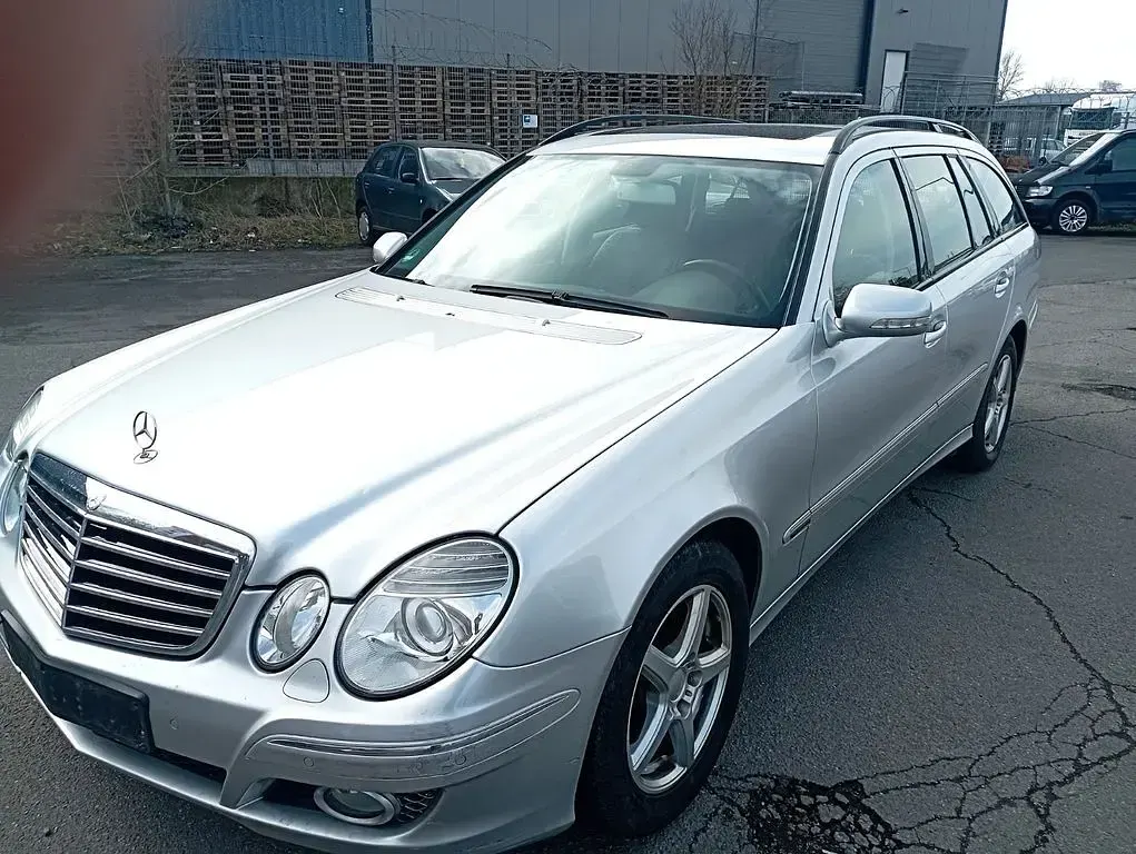 Gebraucht Mercedes E220 Elegance 170 PS (125 kW) 2008 Silber Limousine