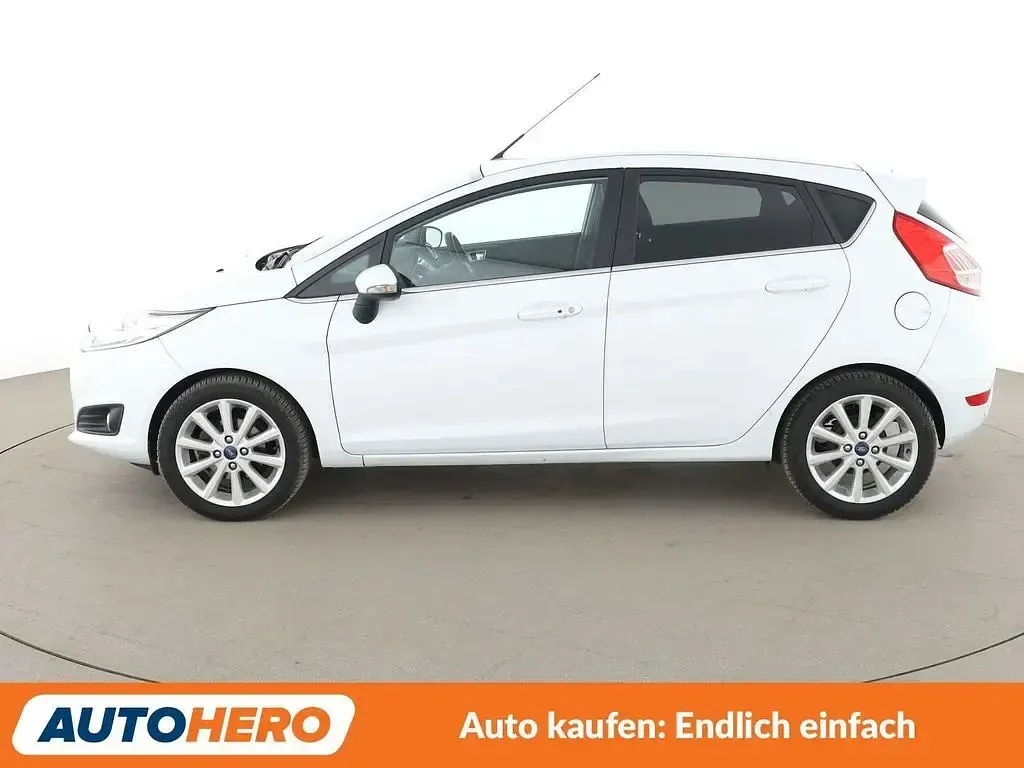 Gebraucht Ford Fiesta Titanium 125 PS (91 kW) 2016 Weiß Limousine