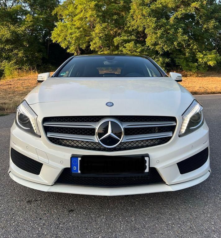 Weiß Gebraucht 2013 Mercedes A200 AMG line Limousine | 16.999 € (Teuer) - Bild 1/4