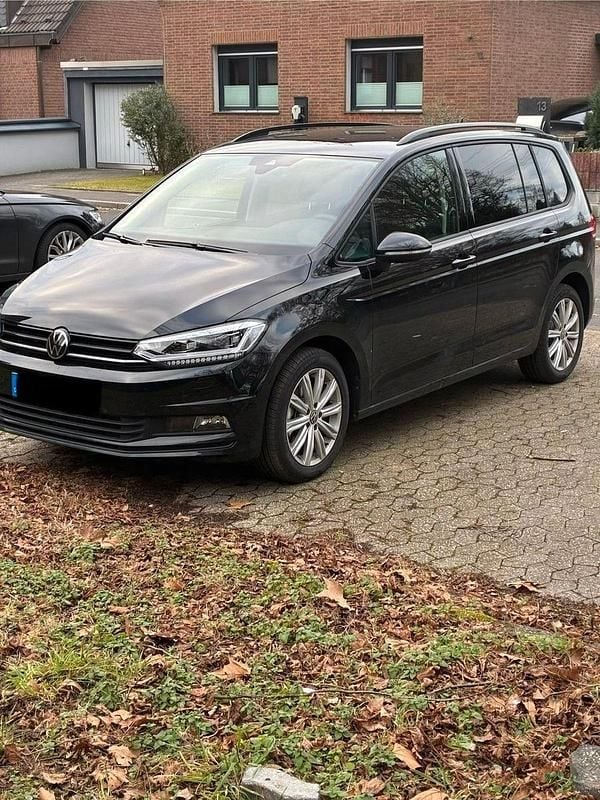 Schwarz Gebraucht 2025 VW Touran Van / Kleinbus | 20.800 € - Bild 1/4