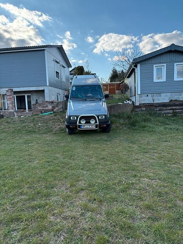 Grau Gebraucht 1991 Daihatsu Rocky SUV | 4.250 € - Bild 1/4