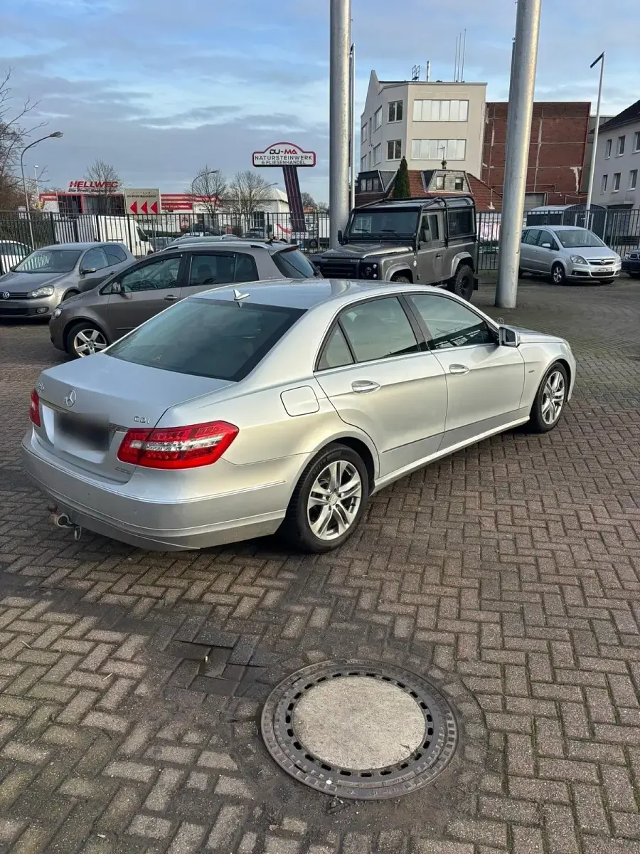 Gebraucht Mercedes E250 204 PS (150 kW) 2010 Silber Limousine