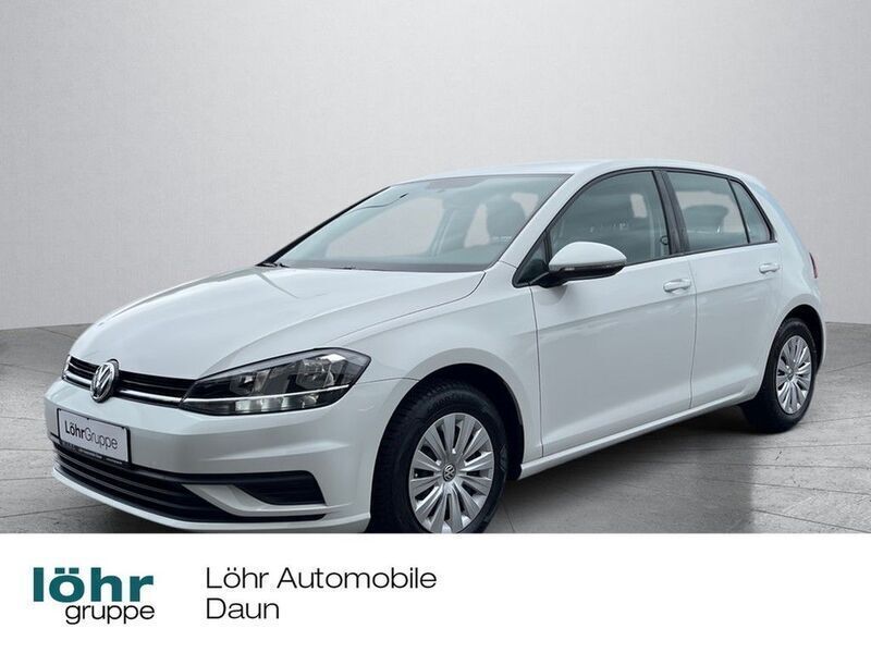 Weiß Gebraucht 2017 VW Golf VII Trendline Limousine | 10.980 € (Fairer Preis) - Bild 1/4