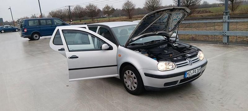 Gebraucht VW Golf III 75 PS (55 kW) 1998 Silber Limousine