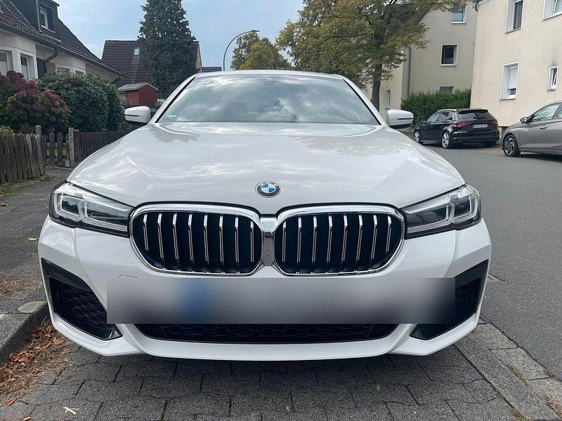 Weiß Gebraucht 2021 BMW 530e Sport Line Limousine | 29.000 € (Guter Preis) - Bild 1/4
