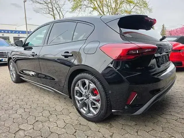 Używany Ford Focus ST-Line 125 KM (91 kW) 2023 Czarny Sedan/Limuzyna