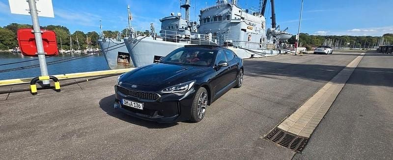 Schwarz Gebraucht 2018 Kia Stinger Limousine | 29.500 € (Fairer Preis) - Bild 1/4
