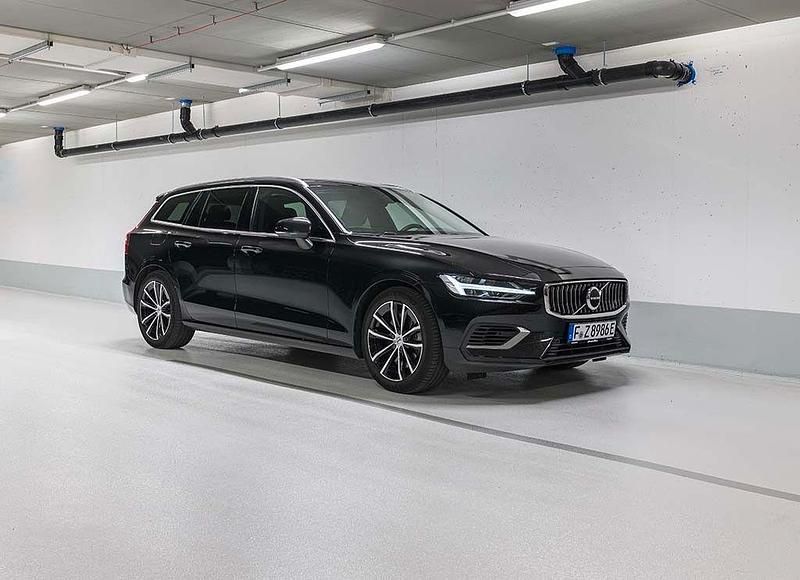 Schwarz Gebraucht 2024 Volvo V60 Core Kombi | 40.300 € (Guter Preis) - Bild 1/4