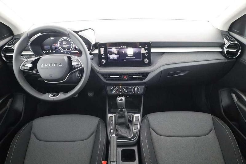 Neu Skoda Fabia Selection 95 PS (69 kW) 2025 Race blue metallic Limousine